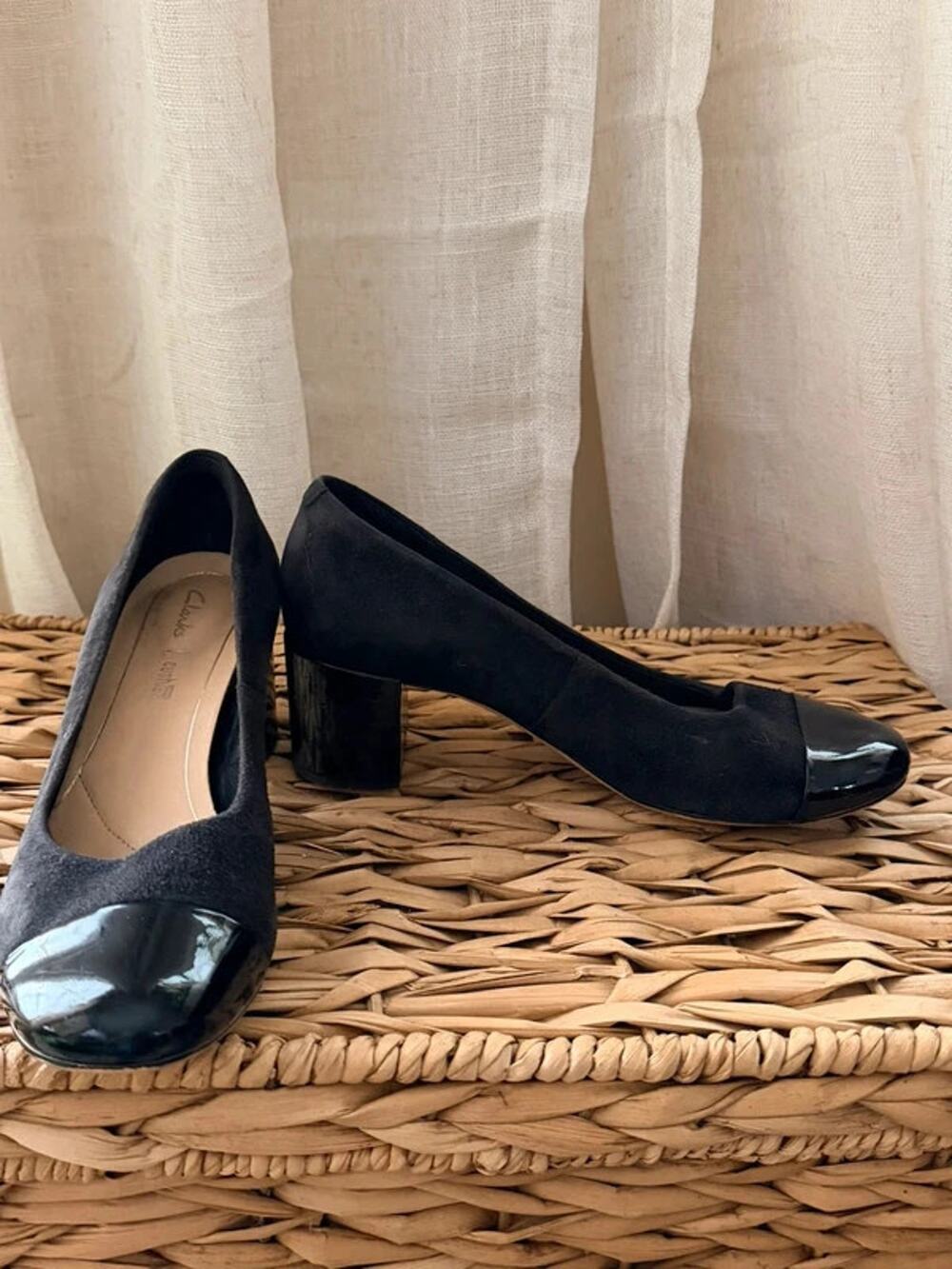 Clark’s comfort, black suede and patent toe black heel pump 7EUC 162